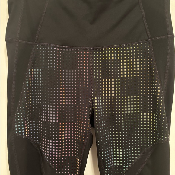 Athleta Aurora Precision Black Reflective Rainbow Dot 7/8 Leggings- M NWOT - Picture 9 of 16